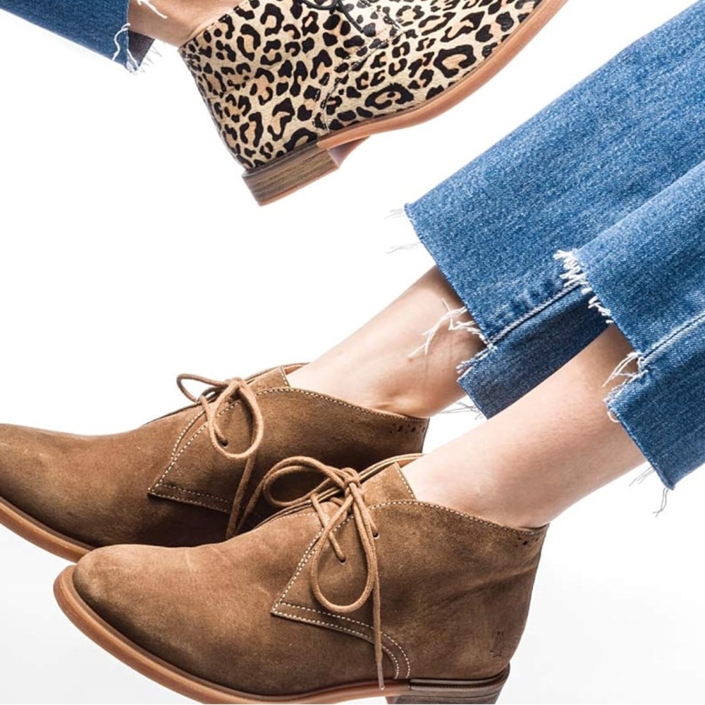 NWB Size 10W Hush Puppies Tan Suede Lace-Up Chukka Ankle Booties